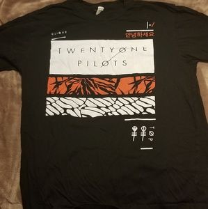 🐶🐶🐶Twentyone Pilots shirt